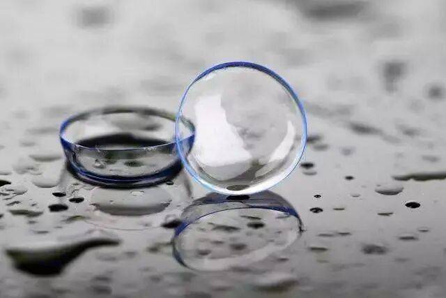 天！福建一女子連續(xù)5天佩戴隱形眼鏡，雙眼近乎失明！隱形眼鏡已呈現(xiàn)“融化”狀態(tài)…