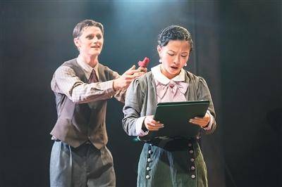 從遠(yuǎn)洋巨輪到藝術(shù)空間 “明華輪”變身跨國戲劇舞臺(tái)