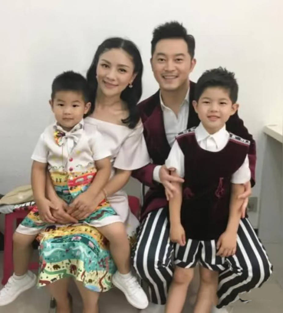 原創(chuàng)胡可14歲兒子曬留學(xué)生活，住60平套房有兩面墻衣柜，吃火雞面解饞