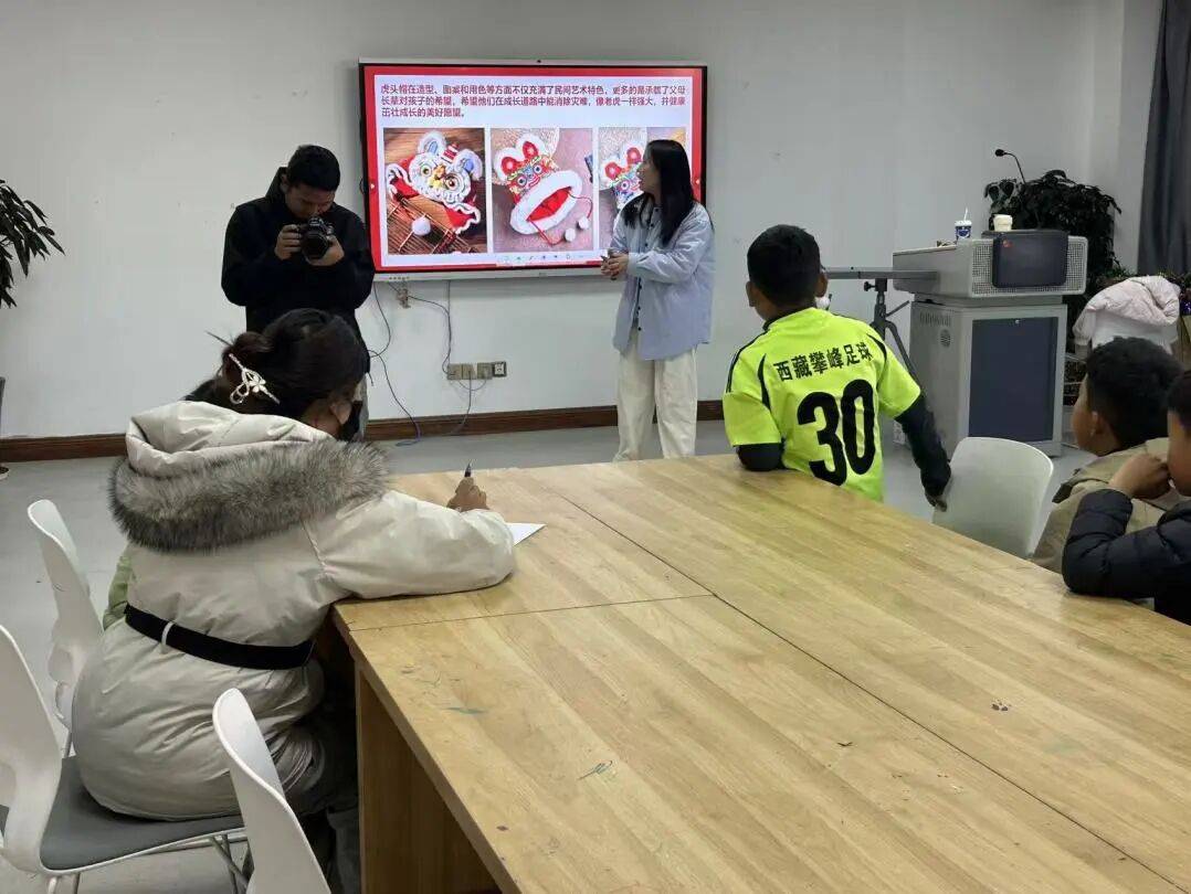 西藏拉薩市圖書館舉辦親子手工主題活動(dòng)