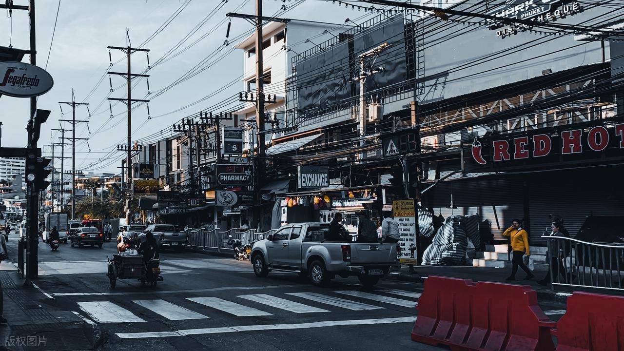 春節(jié)去泰國的注意！這些騙局?？又袊耍焓詹乇芾?></p>
<p>按摩服務(wù)騙局</p>
<p>虛假優(yōu)惠：按摩店經(jīng)理或工作人員在酒店附近或景區(qū)周邊拉客，聲稱提供半價(jià)優(yōu)惠，游客到達(dá)店內(nèi)后，可能被要求先支付費(fèi)用，結(jié)束后又被告知需再次付費(fèi)，或服務(wù)與承諾不符<strong>收藏</strong>。</p>
        </div>

        <div   id=