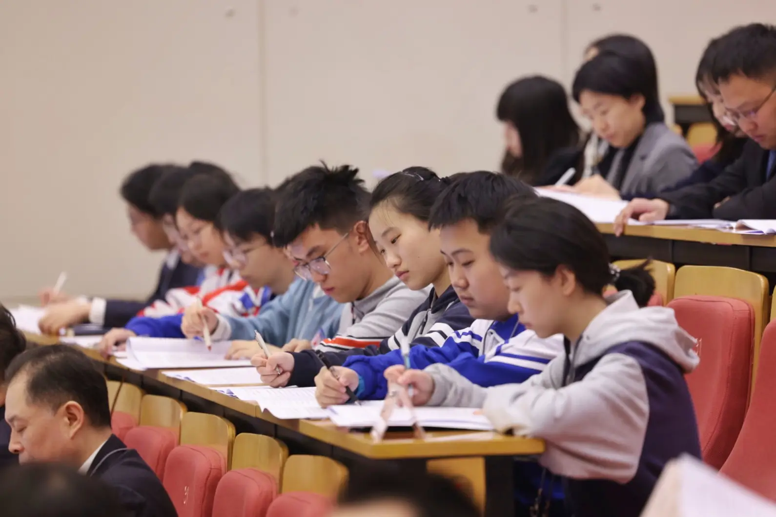 師生現(xiàn)場(chǎng)觀摩，北京首次把大中小學(xué)思政課一體化備課“搬”到政協(xié)