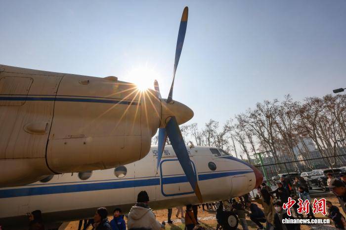 民眾走進(jìn)南京航空航天大學(xué)體驗(yàn)夢想與科技交匯之旅