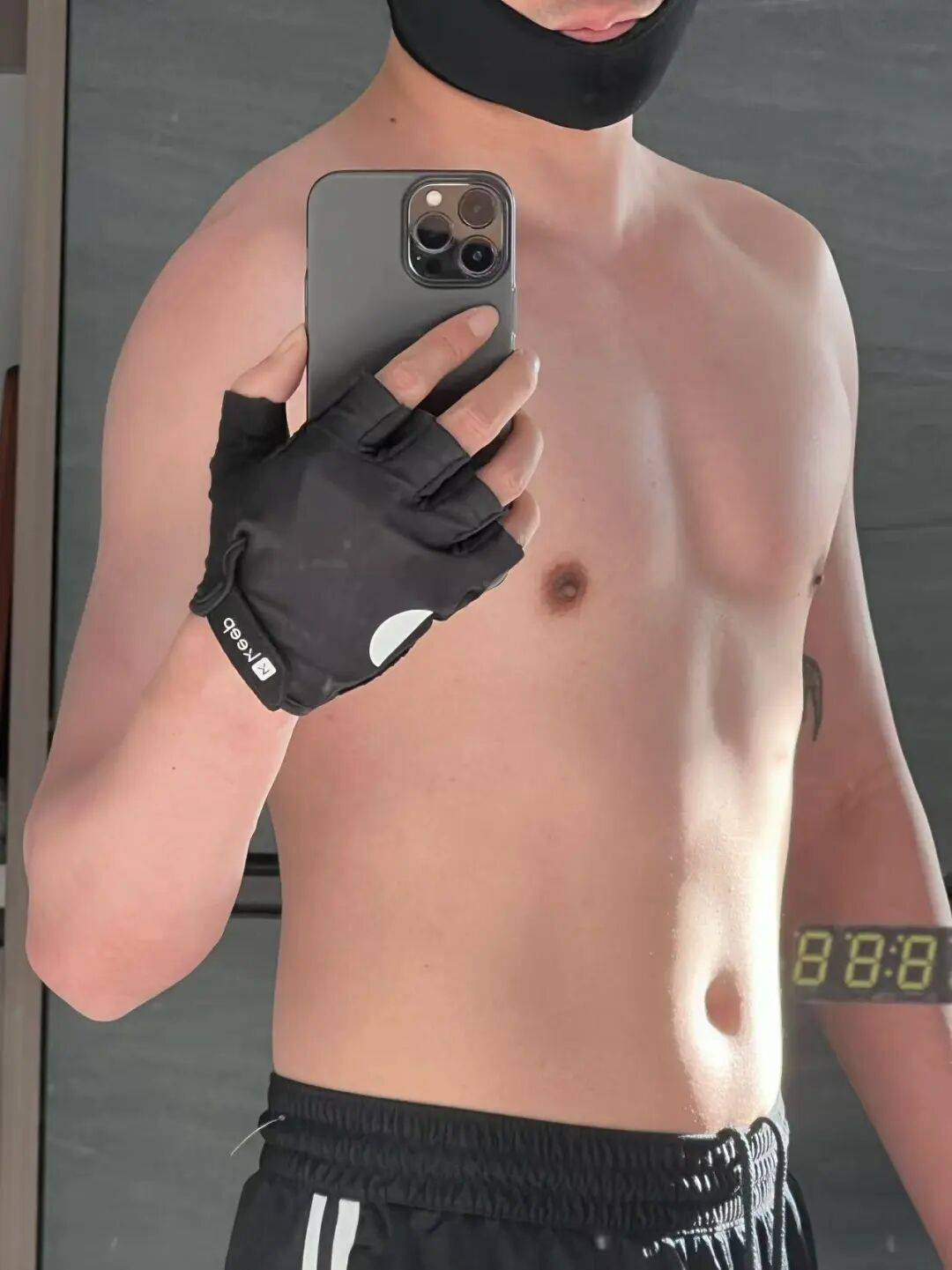 鶴崗「房產(chǎn)一哥」，轉(zhuǎn)行擦邊背后