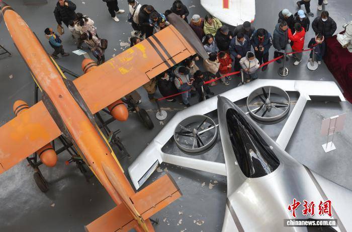 民眾走進(jìn)南京航空航天大學(xué)體驗(yàn)夢想與科技交匯之旅