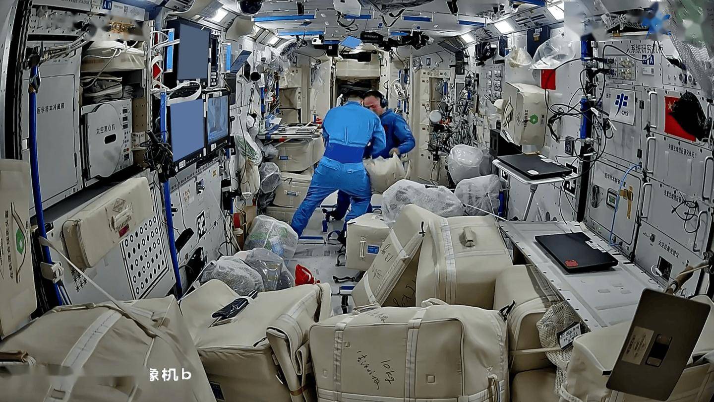 航天員變身“快遞員”，神舟二十一號(hào)乘組送別神舟二十號(hào)視頻公布