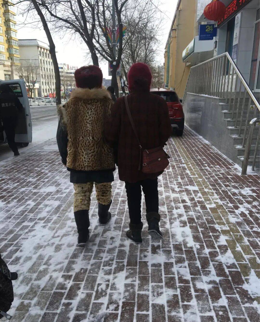 鶴崗「房產(chǎn)一哥」，轉(zhuǎn)行擦邊背后