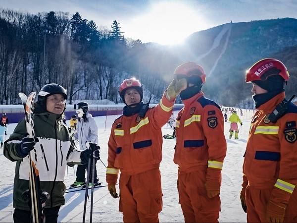 哈爾濱消防救援機動支隊護航亞布力冰雪旅游季