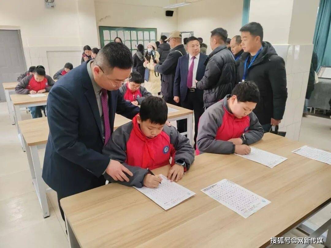 巴中市小學(xué)美育骨干教師專項(xiàng)培訓(xùn)班走進(jìn)清江小學(xué)