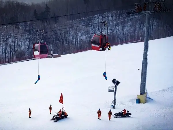 哈爾濱消防救援機動支隊護航亞布力冰雪旅游季