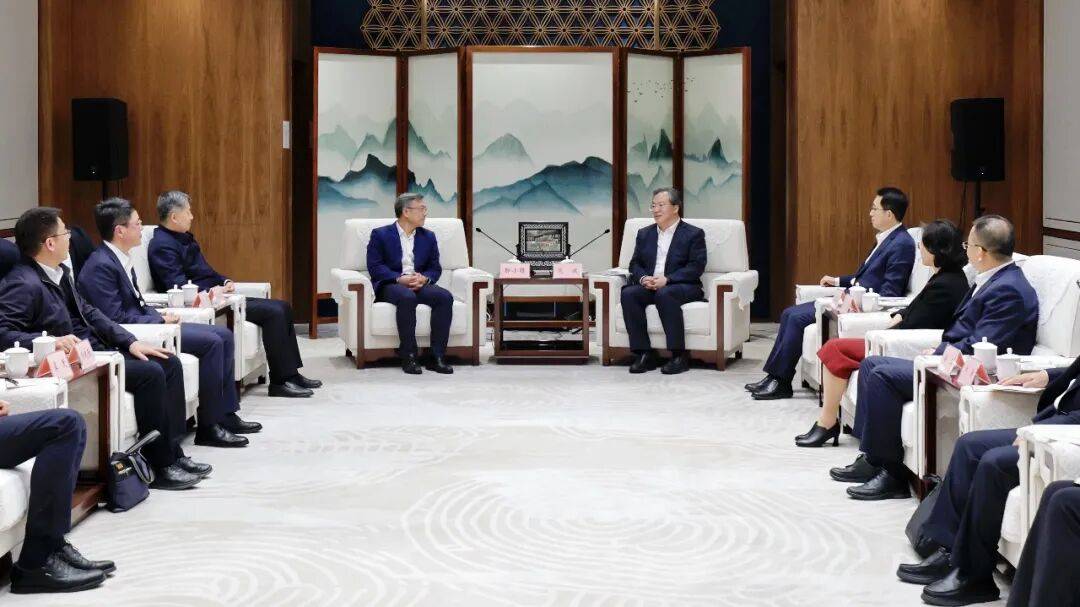 范波吳慶文會(huì)見東南大學(xué)黨委書記鄔小撐校長孫友宏