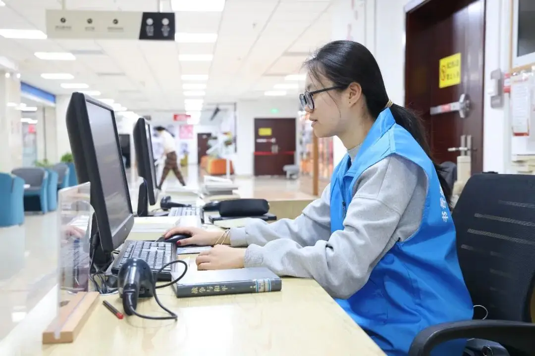 今天，我是圖書(shū)館志愿者