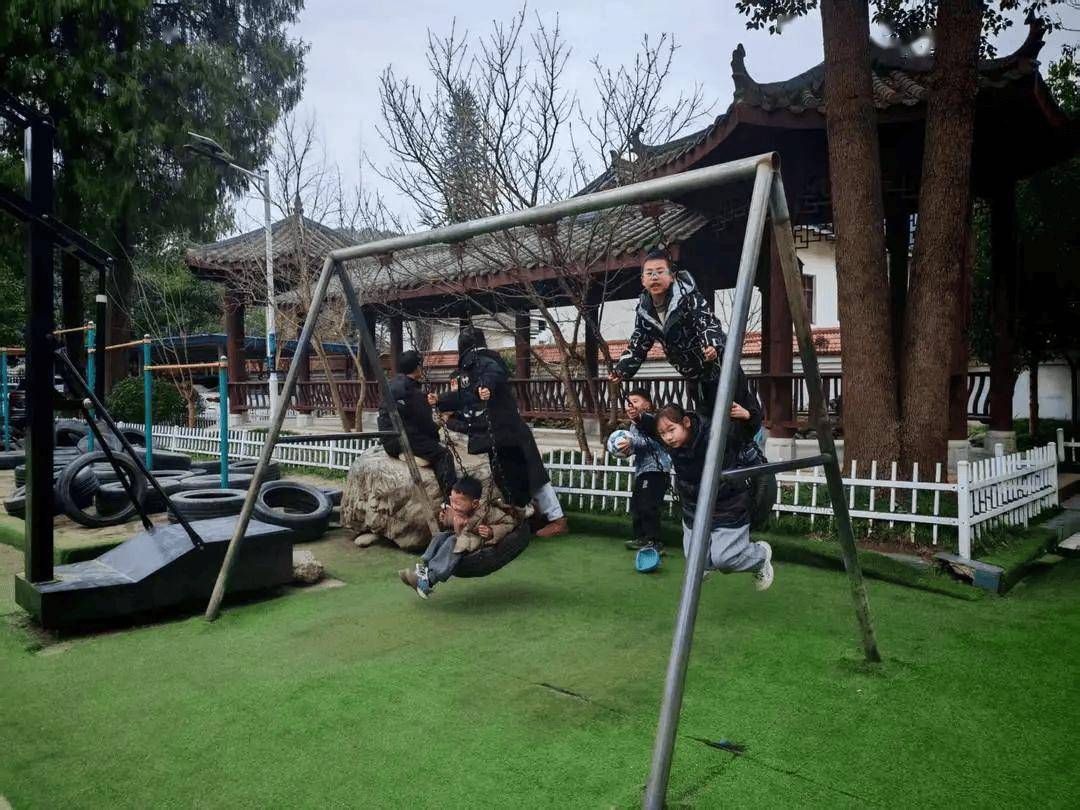 “會(huì)玩是件天大的事”！一農(nóng)村小學(xué)走紅，有人舉家搬遷，“學(xué)區(qū)房”一房難求