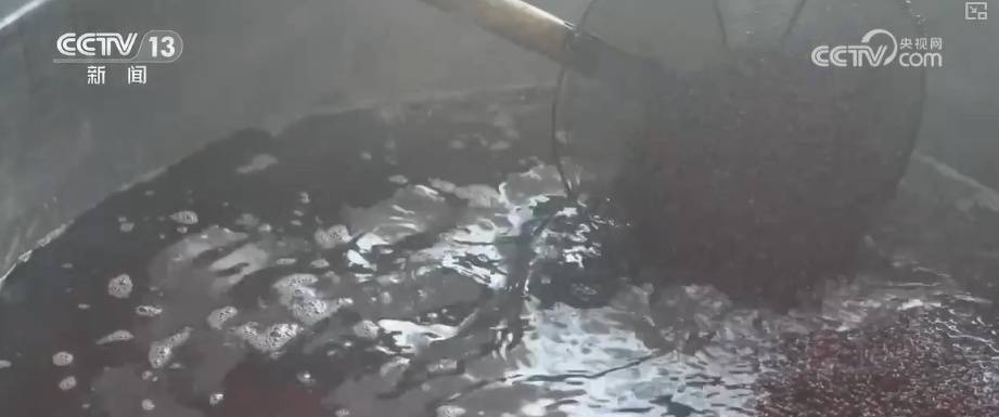 消費市場開啟“年味模式” 傳統(tǒng)美食改良煥新老味道開辟新商機