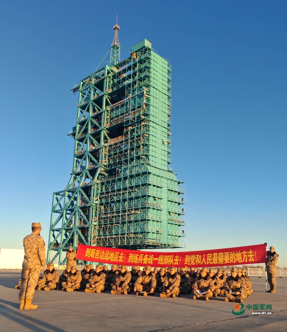 空軍工程大學(xué)研究生學(xué)員赴一線部隊(duì)開展崗前培訓(xùn)見(jiàn)聞