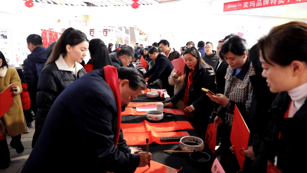 望城年味漸濃！書法名家現(xiàn)場送“福”