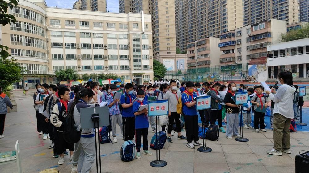 首創(chuàng)“早延時”解決家長難題，這所小學(xué)5年堅(jiān)持給出溫暖答案