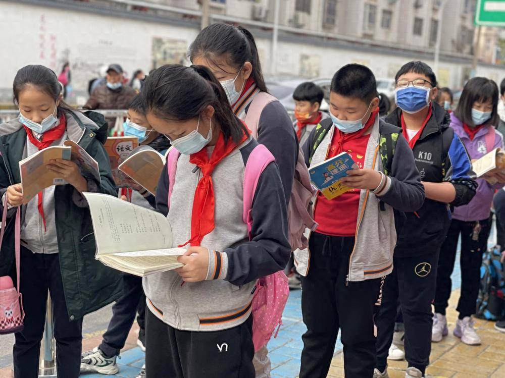 首創(chuàng)“早延時(shí)”解決家長難題，這所小學(xué)5年堅(jiān)持給出溫暖答案