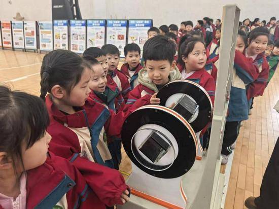 原創(chuàng)科普大篷車(chē)巡展活動(dòng)走進(jìn)莒南縣西城小學(xué)