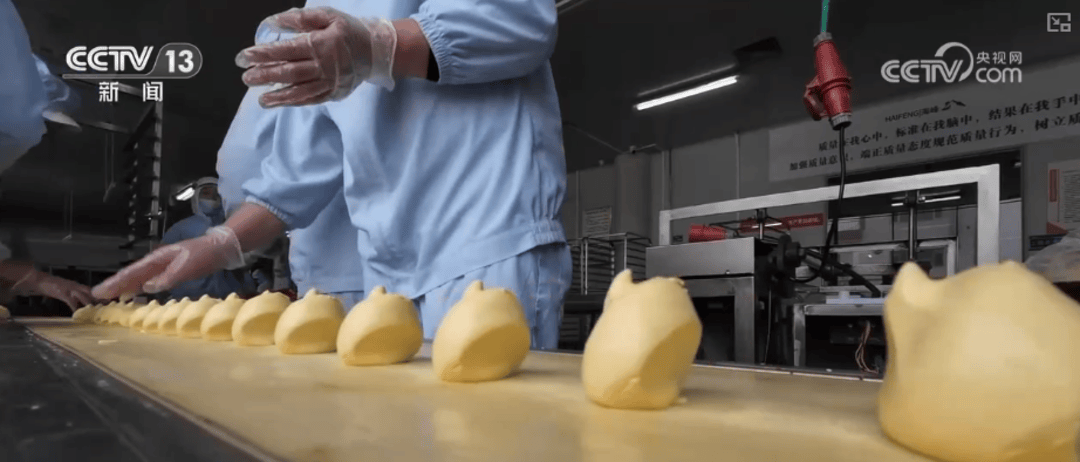 消費(fèi)市場(chǎng)開啟“年味模式” 傳統(tǒng)美食改良煥新