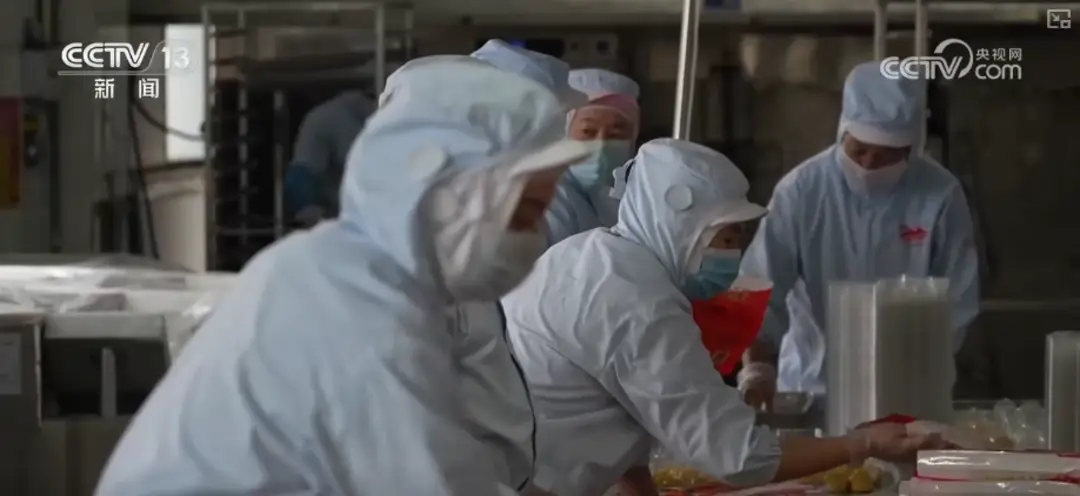 消費(fèi)市場(chǎng)開啟“年味模式” 傳統(tǒng)美食改良煥新