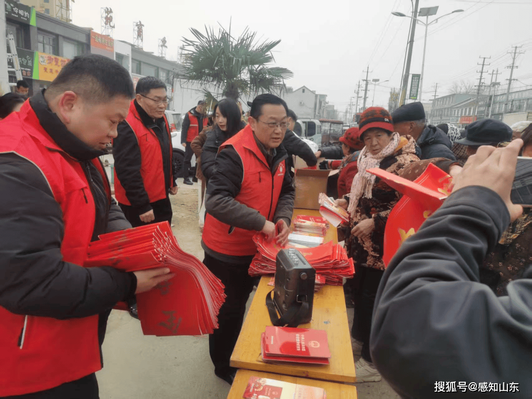 菏澤市司法局開展“法律趕年集 鄉(xiāng)村普法行”送法下鄉(xiāng)活動