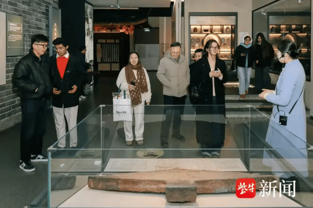 外籍留學(xué)生在鹽城博物館體驗臘八民俗