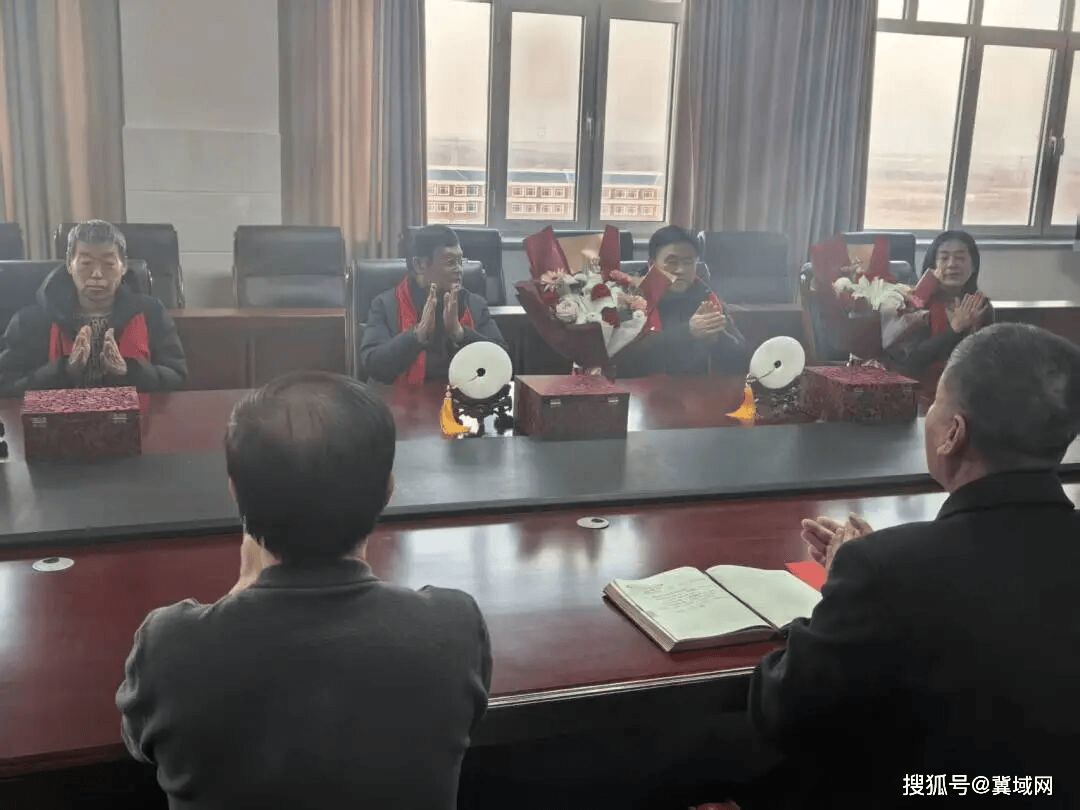 致匠心· 敬師者 ——海興中學(xué)為榮退教師舉行歡送儀式