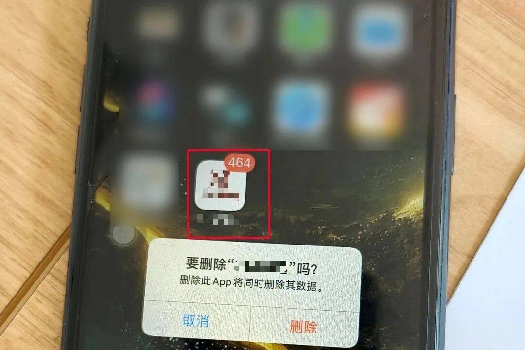 男子把6.5萬現(xiàn)金塞進水泥管，竟是為了投資？