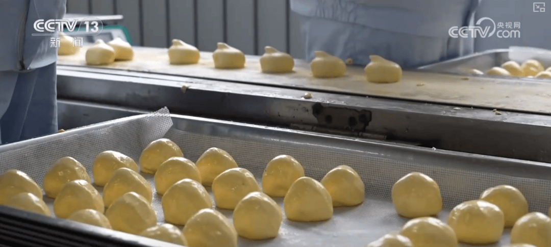 消費(fèi)市場(chǎng)開啟“年味模式” 傳統(tǒng)美食改良煥新