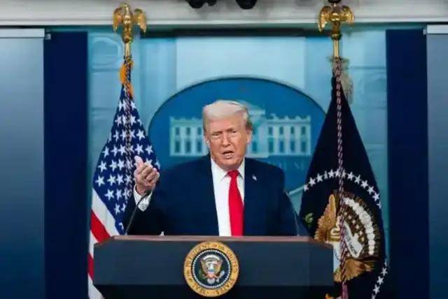 原創(chuàng)特朗普領導下，移民管理局聯(lián)邦特工光天化日殺人，騷亂越來越大