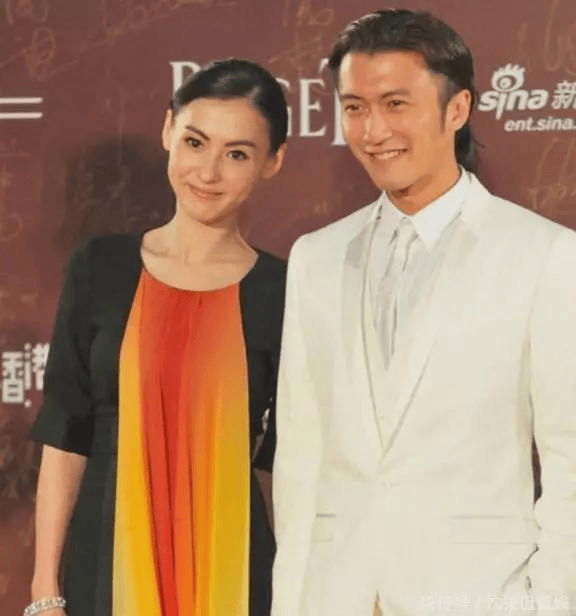 原創(chuàng)張柏芝機場淚送兒子留學(xué)，二兒子成全場焦點！