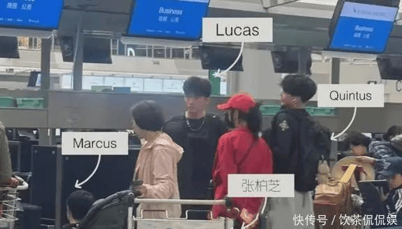 原創(chuàng)張柏芝機場淚送兒子留學(xué)，二兒子成全場焦點！