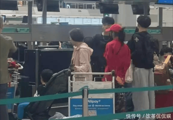 原創(chuàng)張柏芝機場淚送兒子留學(xué)，二兒子成全場焦點！