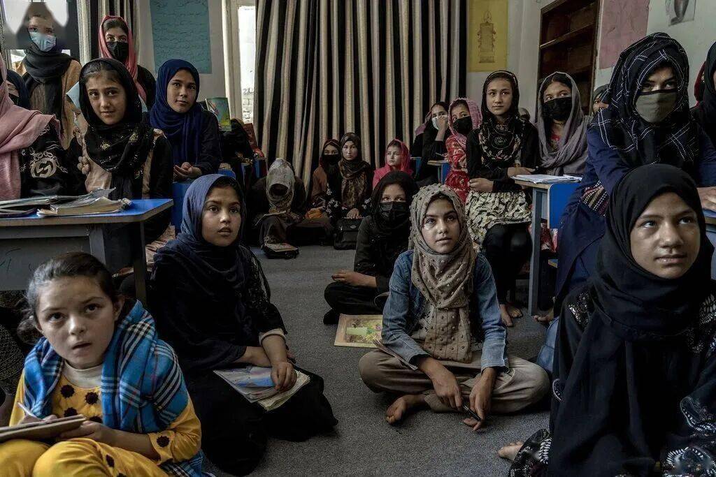 當(dāng)阿富汗女性被禁止讀書，中國女性選擇回應(yīng)！