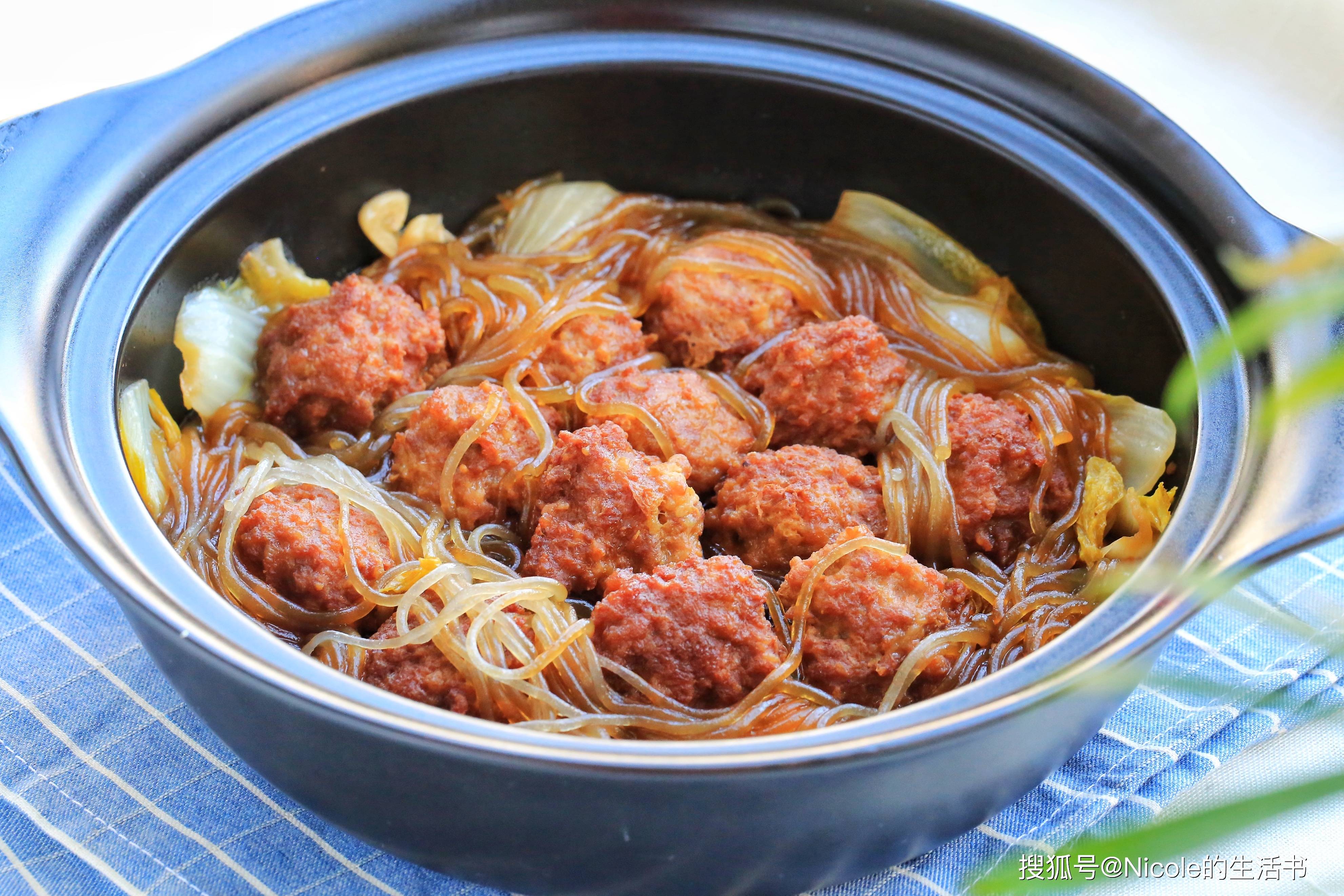 原創(chuàng)帶來無限暖意的秋冬美食：砂鍋白菜丸子煲