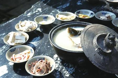 這道美食不光挑鍋，還要“耍劍”