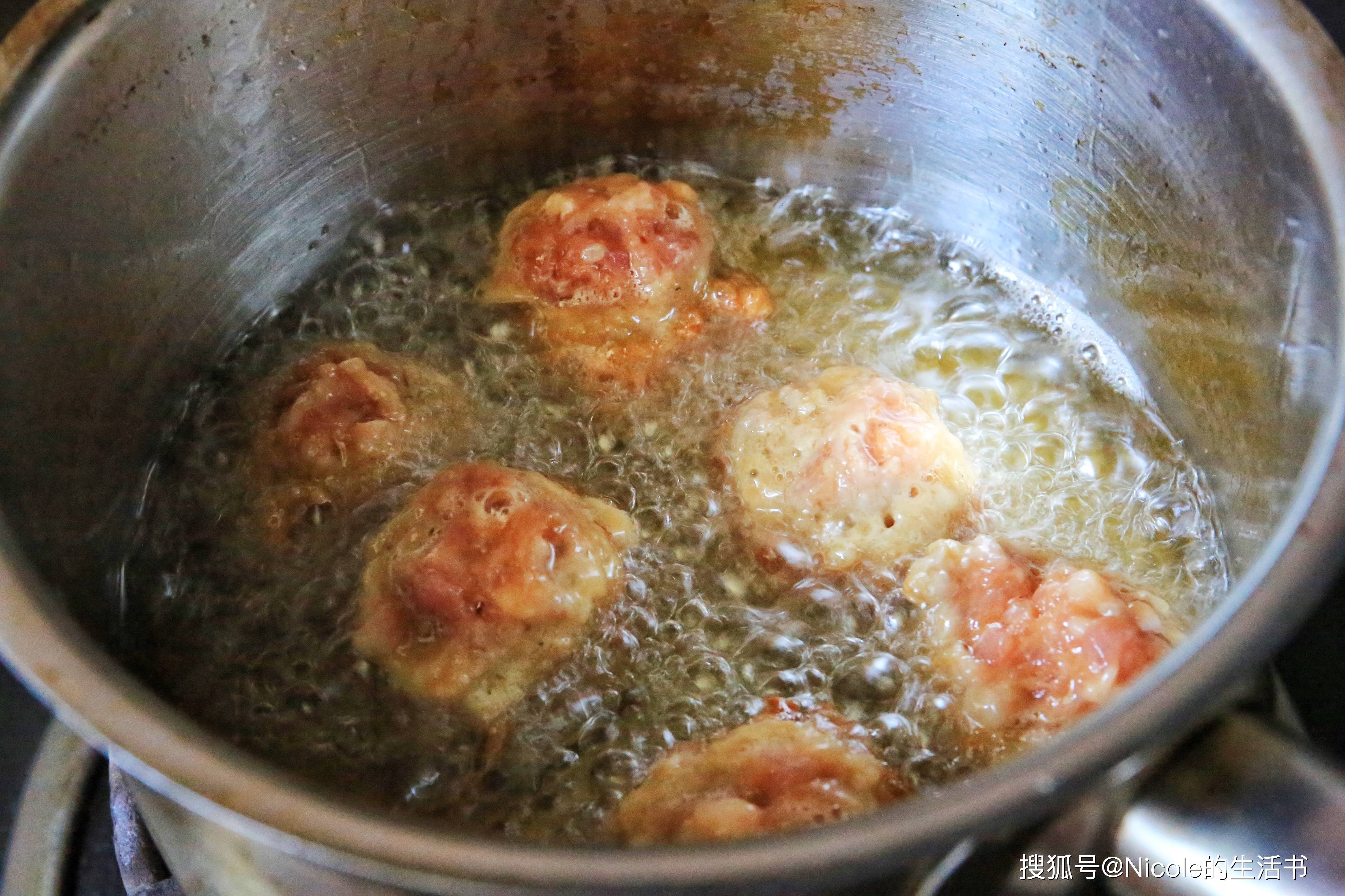 原創(chuàng)帶來無限暖意的秋冬美食：砂鍋白菜丸子煲