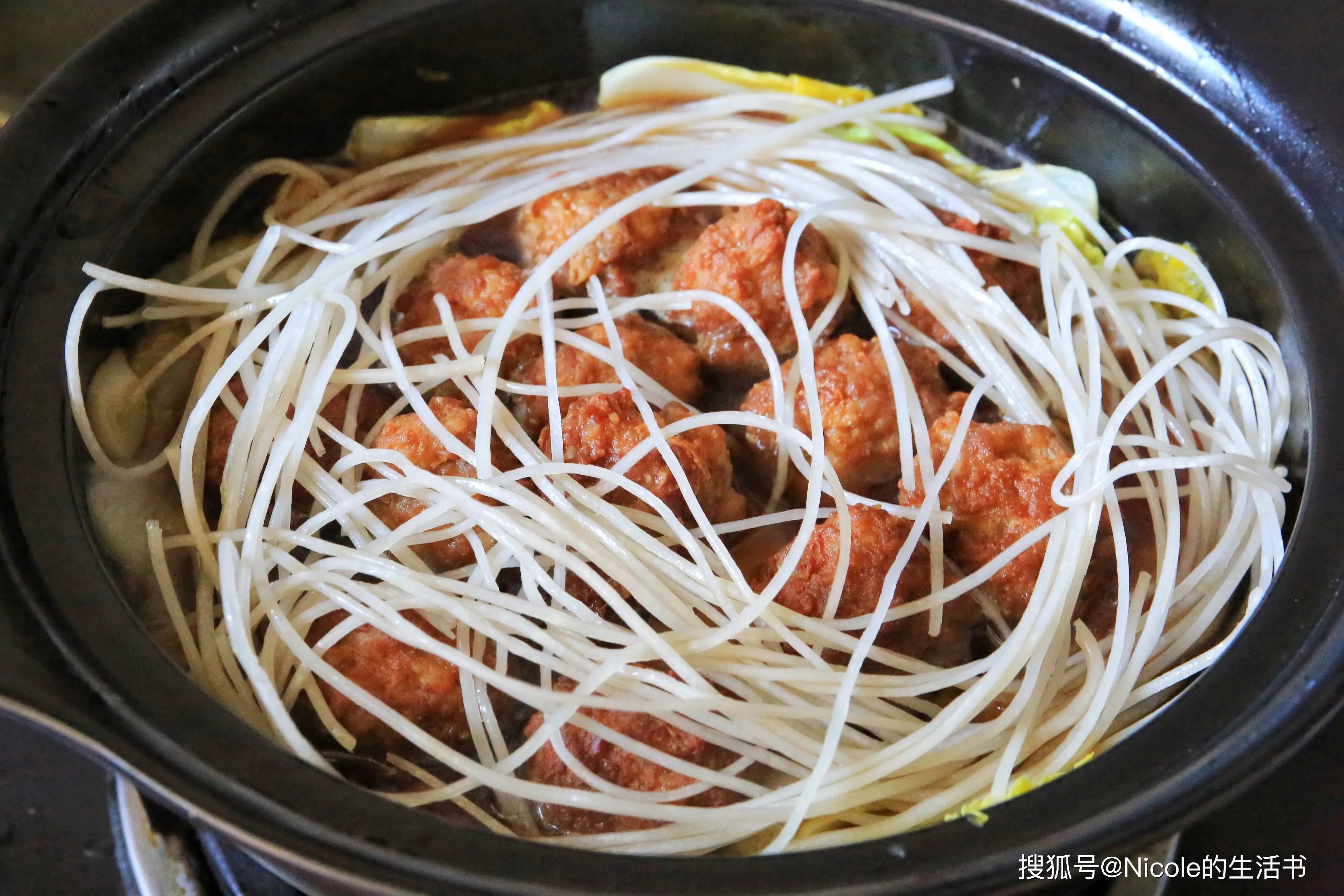 原創(chuàng)帶來無限暖意的秋冬美食：砂鍋白菜丸子煲