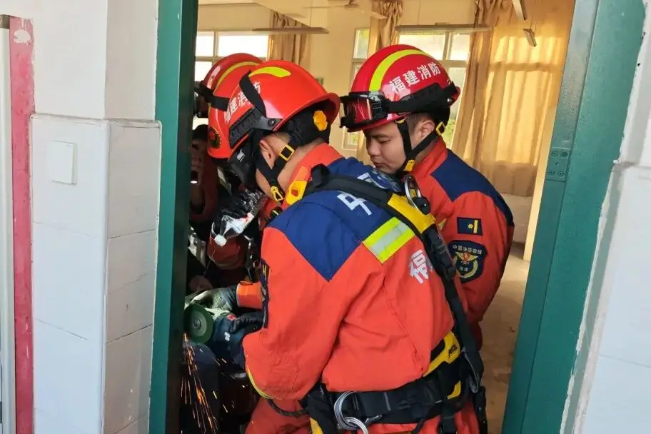 三明一小學(xué)發(fā)生一起意外，消防員趕到現(xiàn)場……