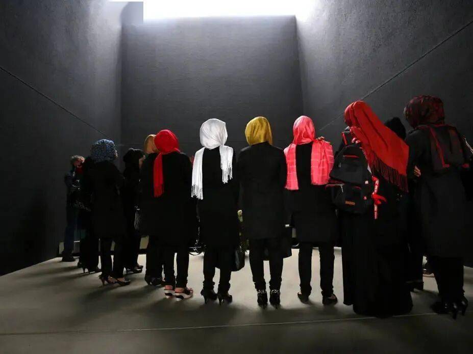 當(dāng)阿富汗女性被禁止讀書，中國女性選擇回應(yīng)！