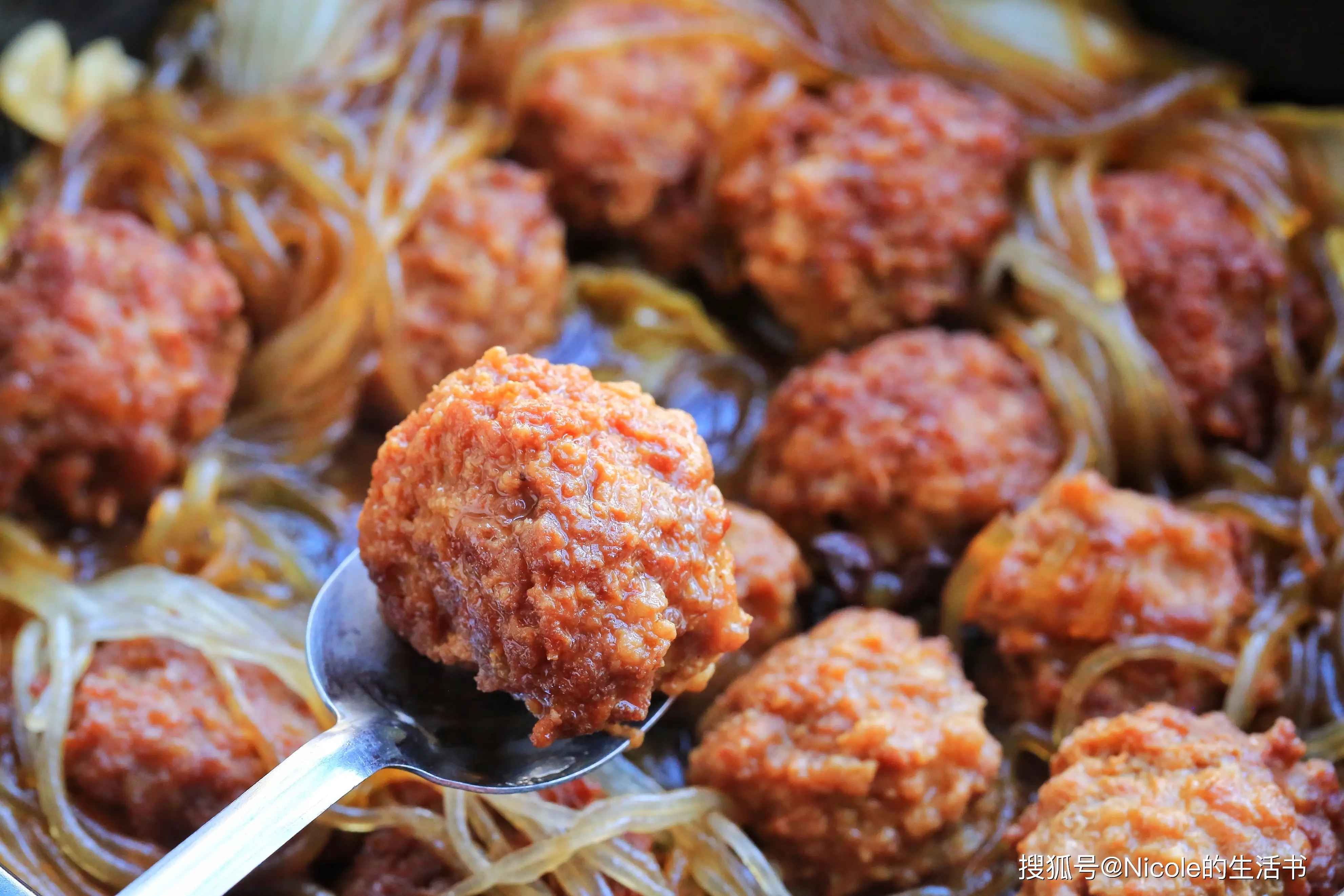 原創(chuàng)帶來無限暖意的秋冬美食：砂鍋白菜丸子煲