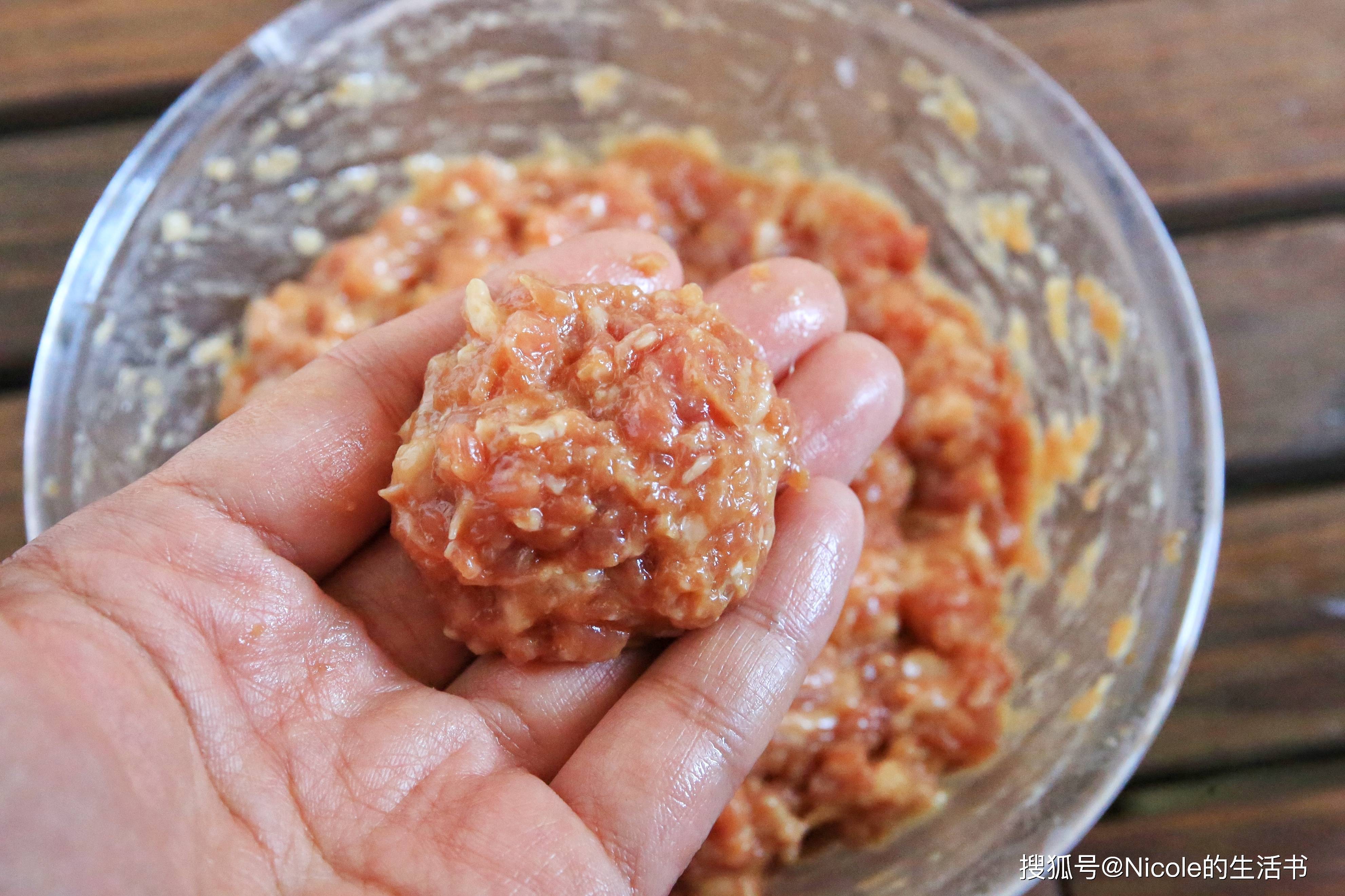 原創(chuàng)帶來無限暖意的秋冬美食：砂鍋白菜丸子煲