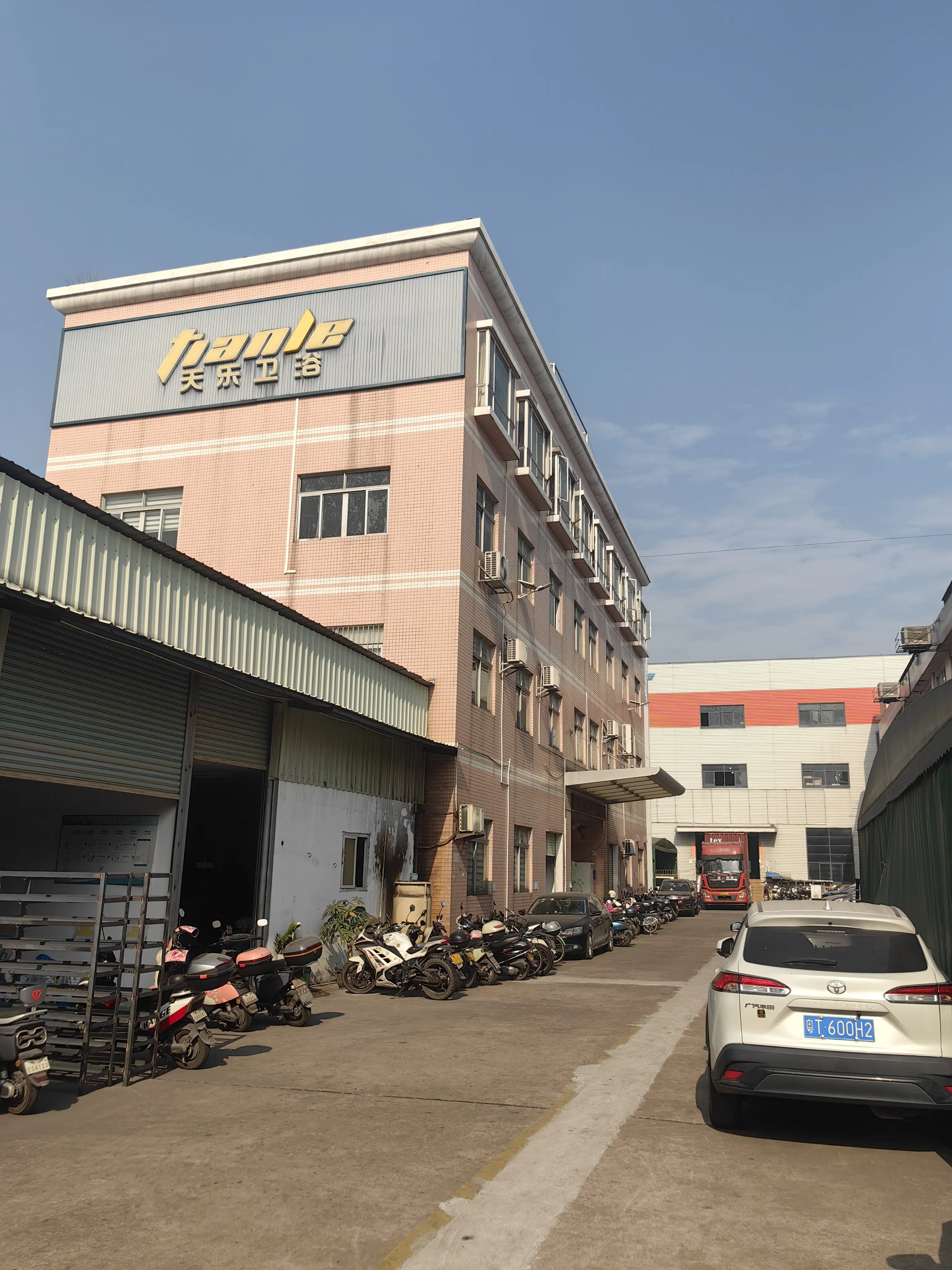 天樂衛(wèi)浴淋浴房源頭工廠：開啟衛(wèi)浴定制新潮流