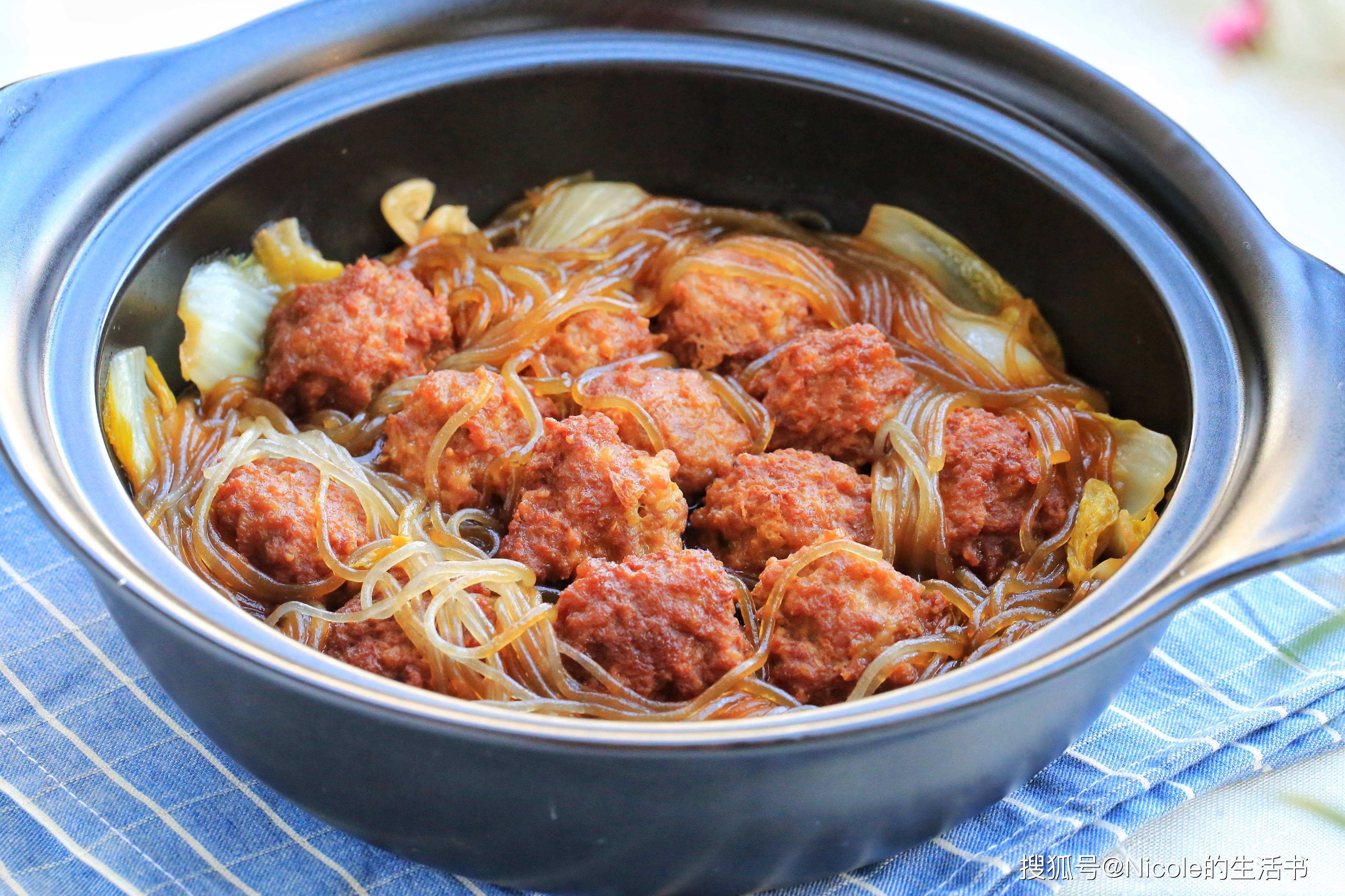 原創(chuàng)帶來無限暖意的秋冬美食：砂鍋白菜丸子煲