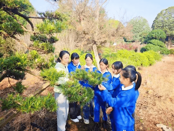 僅76名學(xué)生的鄉(xiāng)村小學(xué)，如何用粉印版畫繪出大世界