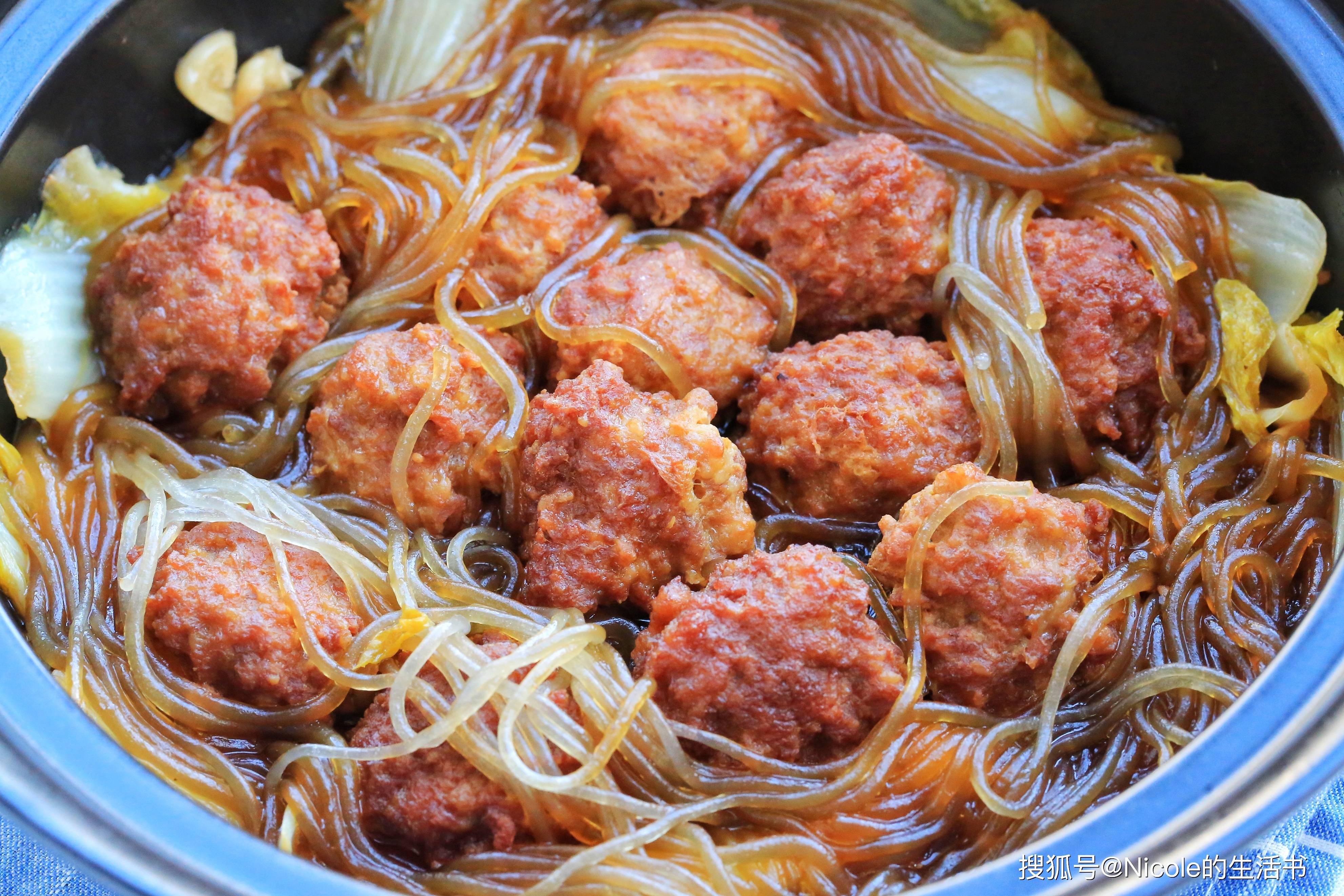 原創(chuàng)帶來無限暖意的秋冬美食：砂鍋白菜丸子煲