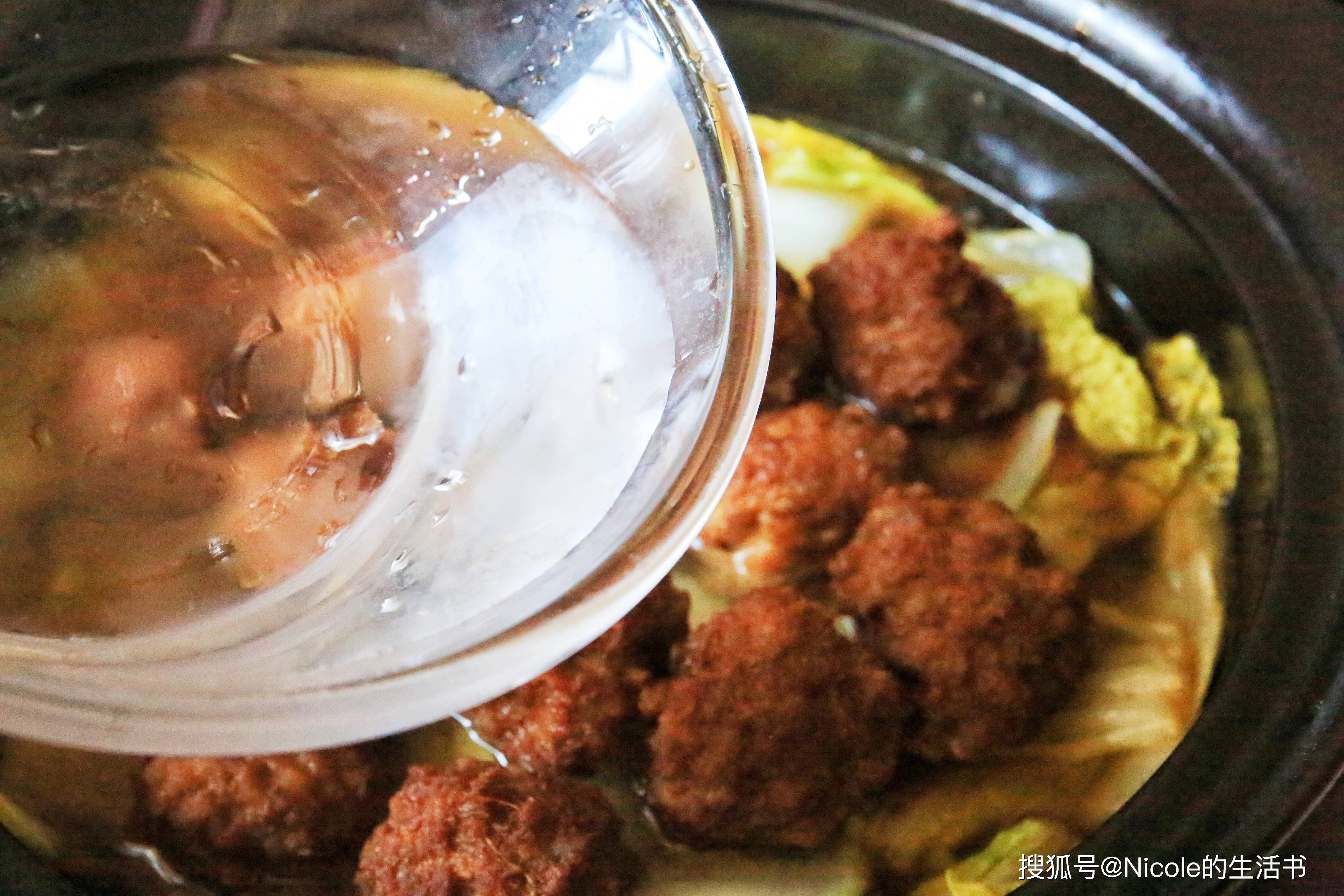 原創(chuàng)帶來無限暖意的秋冬美食：砂鍋白菜丸子煲