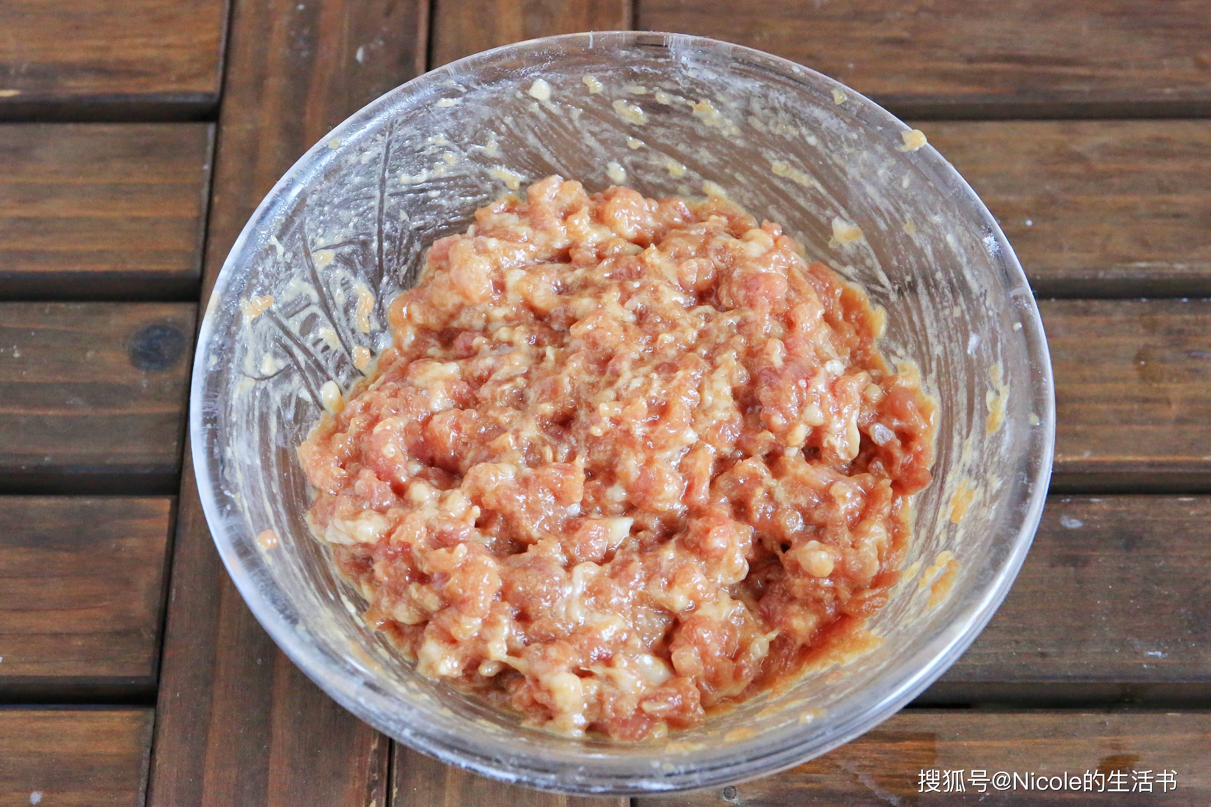 原創(chuàng)帶來無限暖意的秋冬美食：砂鍋白菜丸子煲