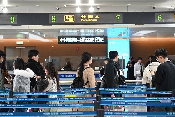 出入境證件“縫縫補補”？當(dāng)心觸碰法律紅線